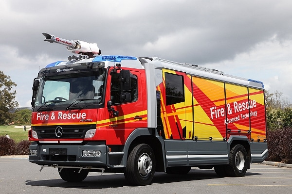 261110_vorfuehrer_australien_02 Rosenbauer-Vorführfahrzeug in Australien: Tanklöschfahrzeug mit AT-AUfbau und Monitor auf Mercedes 1529 LF Atego 4x2. Foto: Steven Schueler