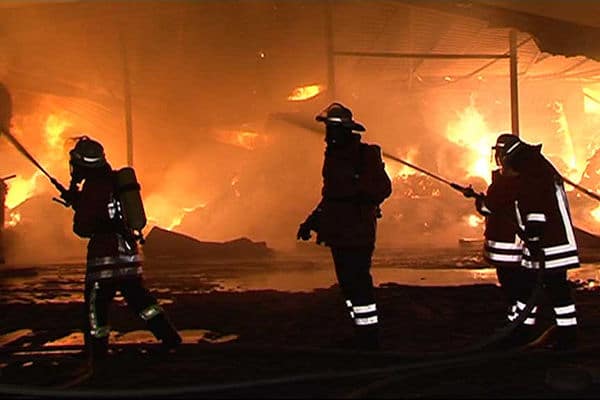 Brand in Grasberg: Über rund anderthalb Jahre hatte ein Brandstifer die Gemeinde in Atem gehalten. Der Täter war ein Feuerwehrmann. Foto: Nonstopnews Brand in Grasberg: Über rund anderthalb Jahre hatte ein Brandstifer die Gemeinde in Atem gehalten. Der Täter war ein Feuerwehrmann. Foto: Nonstopnews