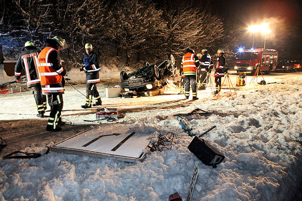 Schwerer Verkehrsunfall auf der "Alten B 14" in Waiblingen. Foto: Benjamin Beytekin Schwerer Verkehrsunfall auf der "alten B 14" in Waiblingen. Foto: Benjamin Beytekin
