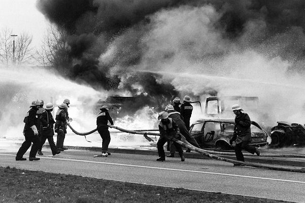 Bild aus der Sonderausstellung: "Feuerwehr Hamburg - Über 100 Jahre spektakuläre Einsätze". Foto: Feuerwehrmuseum Schleswig-Holstein Bild aus der Sonderausstellung: "Feuerwehr Hamburg - Über 100 Jahre spektakuläre Einsätze". Foto: Feuerwehrmuseum Schleswig-Holstein