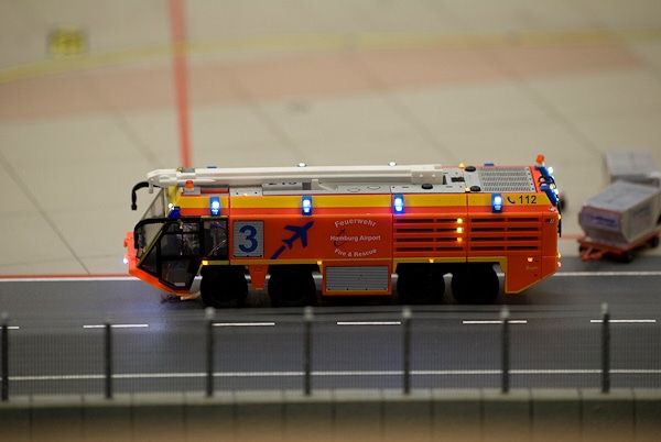Ziegler lieferte die Modelle der Flughafenlöschfahrzeuge Z8. In den eigenen Werkstätten des Miniatur-Wunderlands wurden diese dann aufgerüstet. Foto: Miniatur-Wunderland Ziegler lieferte die Modelle der Flughafenlöschfahrzeuge Z8. In den eigenen Werkstätten des Miniatur-Wunderlands wurden diese dann aufgerüstet. Foto: Miniatur-Wunderland