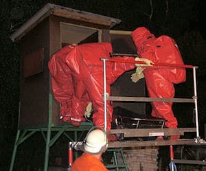Die Leiche des Selbstmörders wird geborgen. Foto: Polizei Die Leiche des Selbstmörders wird geborgen. Foto: Polizei