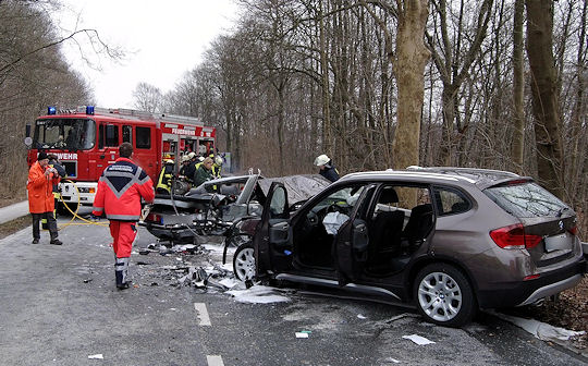 Unfall nahe Hückeswagen: Fünf Menschen erlitten dabei schwere Verletzungen. Foto: René Krone