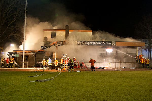 Vereinsheim ausgebrannt. Foto: 7aktuell/ Dan Becker