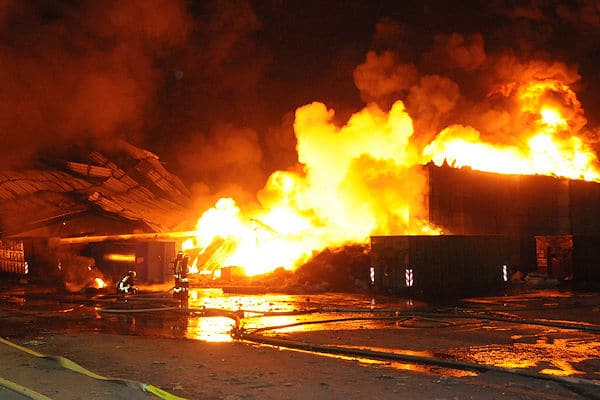 Brand eines Matratzenlagers in Essen. Foto: KDF-TV