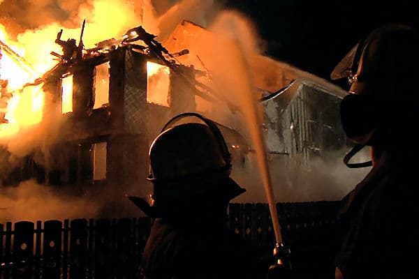 Brand eines landwirtschaftlichen Anwesens. Foto: Alltime Media