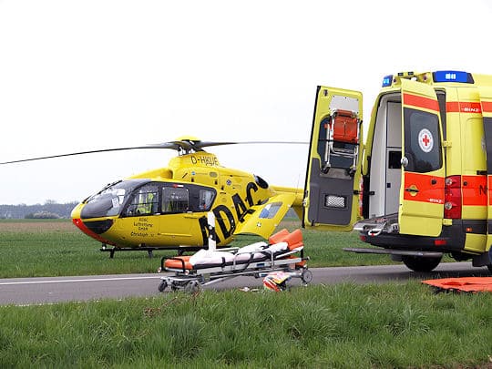 Rettungsdienst im Einsatz: Der ADAC gibt kostenlos Organspenderausweise aus. Foto: ADAC
