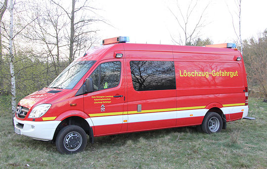 Seit 2010 setzt der Kreisfeuerwehrverband Herzogtum Lauenburg diesen Prototyp eines neu entwickelten Reaktorerkundungsfahrzeugs ein. Aufgebaut ist das Fahrzeug von GSF auf einem Mercedes Sprinter 519 CDI mit Allradfahrgestell. In den kommenden Jahren sollen ältere Erkunder durch diese Fahrzeugbaureihe ersetzt werden. Foto: Timo Jann