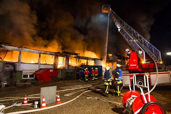 Brand in Remshalden: Das Feuer im Ortsteil Geradstetten verursachte einen Schaden in Millionenhöhe. Foto: 7aktuell.de/Schmalz