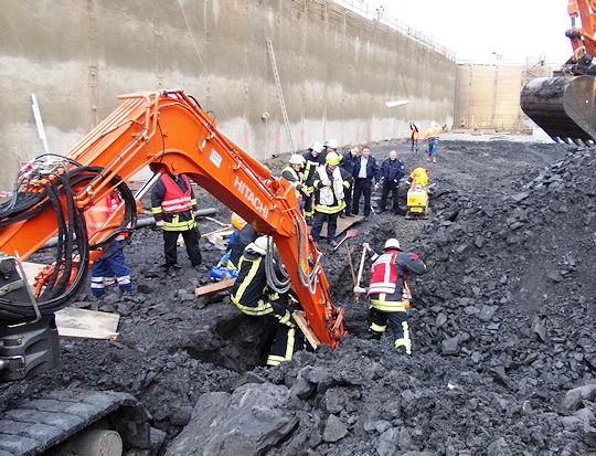 Unfall auf Baustelle: Ein Arbeiter ist in Bad Oeynhausen verschüttet worden. Foto:Polizei