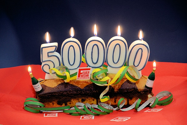 Zur Feier des Tages gibt es Kuchen: Das Feuerwehr-Magazin feiert 50.000 Facebook-Fans! Foto: Preuschoff