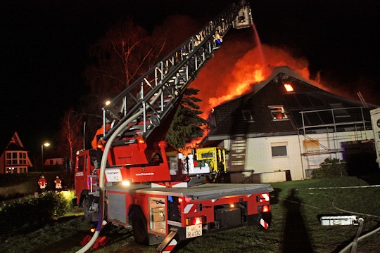 Drehleiter im Einsatz. Foto: Köhlbrandt/Feuerwehr