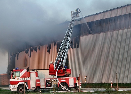 Lagerhallenbrand im Nürnberger Hafen. Foto: News5/Fechner Lagerhallenbrand im Nürnberger Hafen. Foto: News5/Fechner