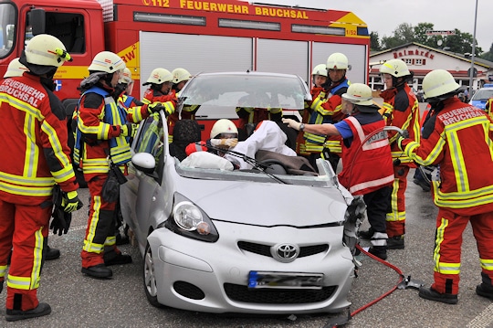 Unfall auf der B 85 bei Bruchsal-Heidelsheim. Foto: Heinold/Feuerwehr