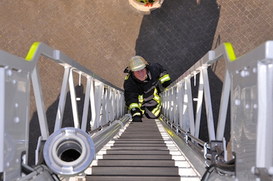 Wer zur Berufsfeuerwehr Bremerhaven möchte, muss schwindelfrei sein. Foto: BF Bremerhaven Wer zur Berufsfeuerwehr Bremerhaven möchte, muss schwindelfrei sein. Foto: BF Bremerhaven
