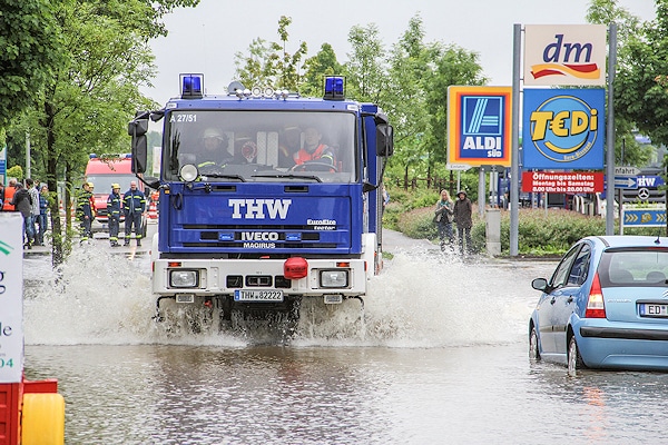 THW-Fahrzeug im Hochwassereinsatz. Foto: THW