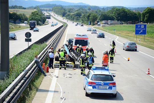 Unfall mit Oldtimer auf der A 8. Foto: Friebe PR/Wölfl