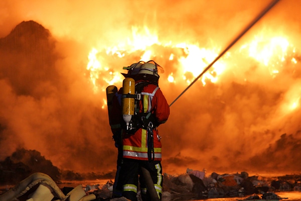 Großbrand bei einem Recyclingunternehmen in Remseck. Foto: Friebe PR / Yannik Specht