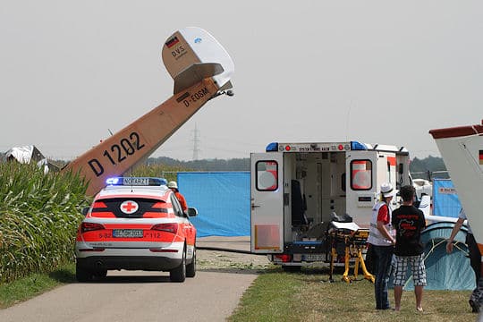 Unfall bei Flugveranstaltung in Tannheim. Eine Person erlitt schwere Verletzungen Foto: Pöppel/new-facts.eu Unfall bei Flugveranstaltung in Tannheim. Foto: Pöppel/new-facts.eu