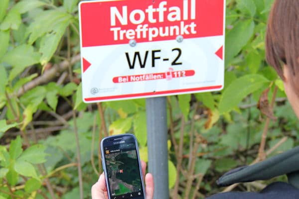 In Niedersachsen gibt es nun über 2.000 Notfalltreffpunkte. Zudem hilft eine Smartphone-Anwendung bei Unfällen im Wald - indem sie den nächsten Notfallpunkt anzeigt. Foto: Niedersächsische Landesforsten In Niedersachsen gibt es nun über 2.000 Notfalltreffpunkte. Zudem hilft eine Smartphone-Anwendung bei Unfällen im Wald - indem sie den nächsten Notfallpunkt anzeigt. Foto: Niedersächsische Landesforsten