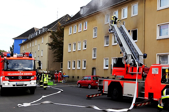 Brand in einem Mehrfamilienhaus in Essen. Foto: Feuerwehr
