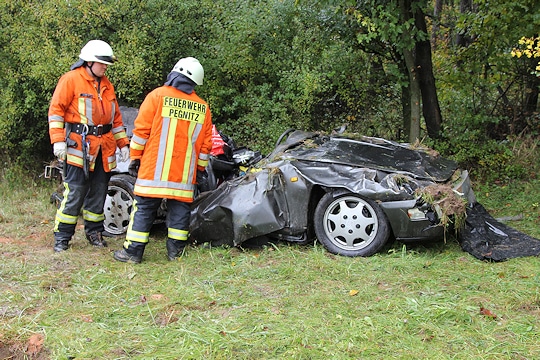Tödicher Unfall auf der A 9 bei Pegnitz. Der Fahrer dieses Porsche starb. Foto: News5