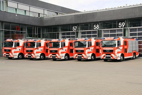 Fünf HLF 20 für die BF Frankfurt am Main lieferte Rosenbauer jetzt aus. Unter ihnen befindet sich auch der 3.600. AT-Aufbau. Foto: Rosenbauer