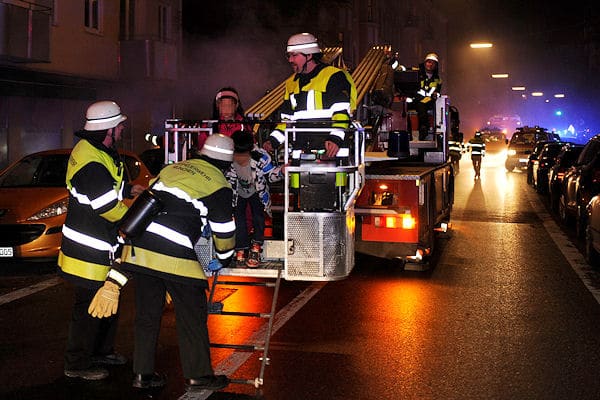 Rettung über die Drehleiter. Foto: Feuerwehr München