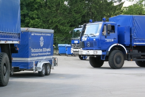 Aufbruch ins Katastrophengebiet. Helfer des THW haben sich mit Hochleistungspumpen auf den Weg nach Bosnien und Serbien gemacht. Foto: THW Aufbruch ins Katastrophengebiet. Helfer des THW haben sich mit Hochleistungspumpen auf den Weg nach Bosnien und Serbien gemacht. Foto: THW