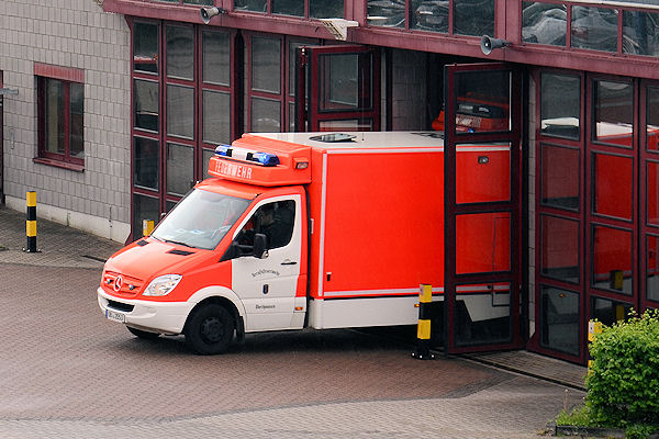 Rettungswagen in Oberhausen rückt aus. Symbolfoto: Olaf Preuschoff