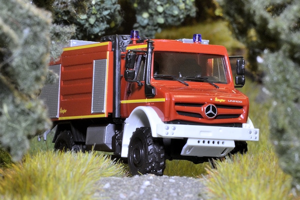 Das neue TLF 3000 von Busch in seinem Element: Mitten im Wald zeigt sich der U 5023 von seiner besten Seite. Foto: Preuschoff