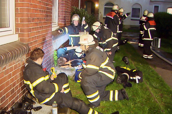 Feuerwehr Hamburg Deckeneinsturz. Foto: TV News Kontor