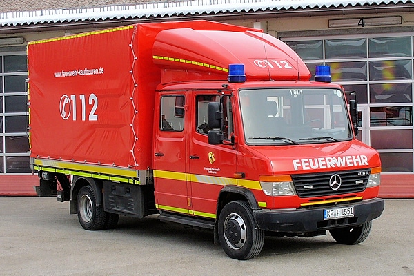 Gebraucht beschaffte die FF Kaufbeuren diesen Mercedes Vario 816 D. Die Gerätewarte der Wehr bauten das Fahrzeug zu einem Versorgungs-LKW aus. Foto: Fischer/Feuerwehr