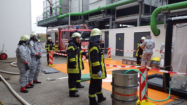 Gefahrguteinsatz_Bremen_Feuerwehr01