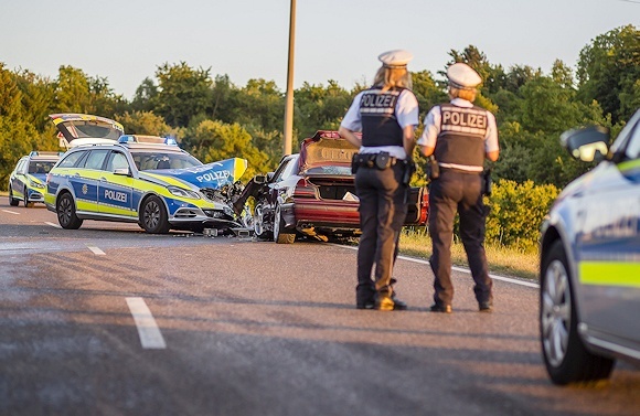 Unfall mit einem Streifenwagen der Polizei: drei Menschen erlitten Verletzungen. Foto: 7aktuell.de/Schmalz
