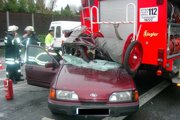 Einsatzstellenabsicherung_Absicherung von Einsatzstellen_Autobahn_Einsatz_Feuerwehr_Sicherheit_Unfall