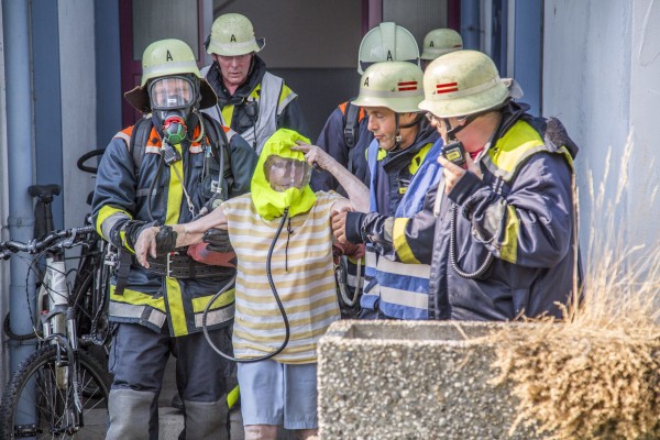 Eine Bewohnerin musste von der Feuerwehr gerettet werden. Foto: 7aktuell.de/Adomat