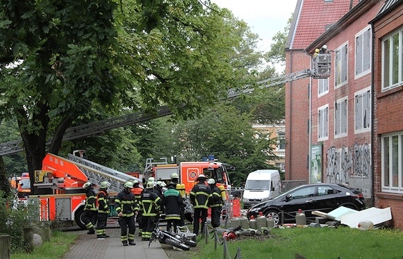 Hamburg: Wieder Brand im Bunker. Foto: Timo Jann