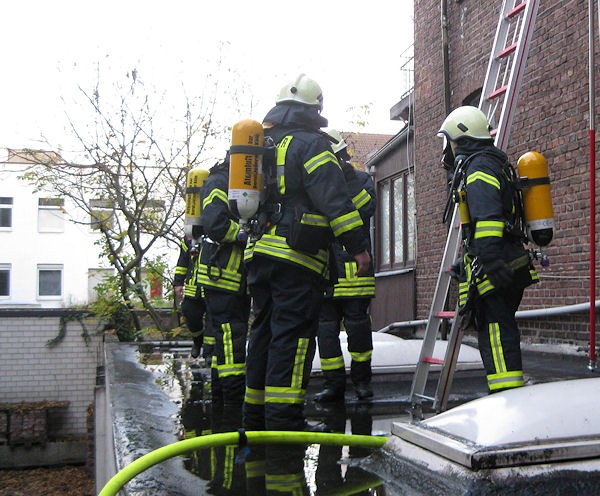 091115_Feuer-Koeln-Menschenrettung