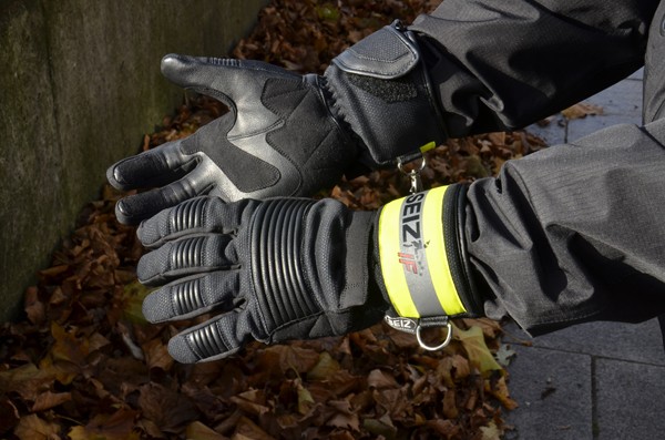 Winterhandschuh-Feuerwehr-Seiz-02