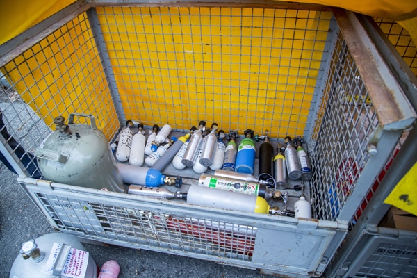 Mehrer Verpuffungen erschweren den Einsatz. Foto: 7aktuell.de/Adomat