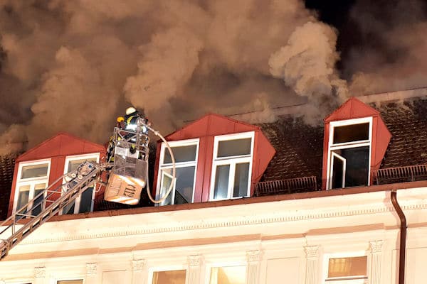 Zimmerbrand, Dachstuhlbrand, Feuer, Alarmstufe 3,