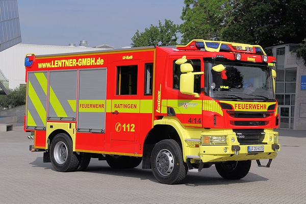 Das auf dem Stand der Firma Lentner ausgestellte LF-KatS der Feuerwehr Ratingen (NW) ist eines der ersten Löschfahrzeuge, das in der neu zulässigen Farbe Verkehrsrot lackiert worden ist. Foto: Benkert