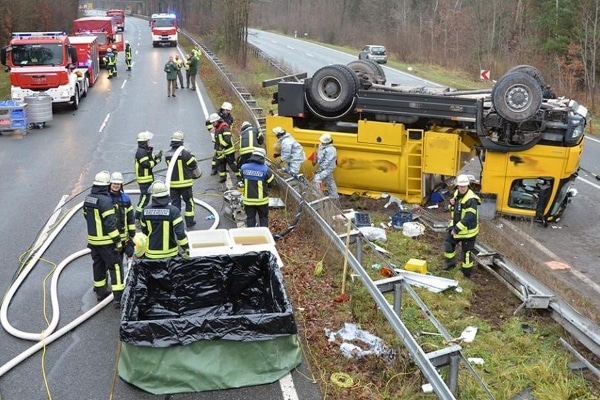 Gefahrgutunfall-Erlangen-10-12-2015