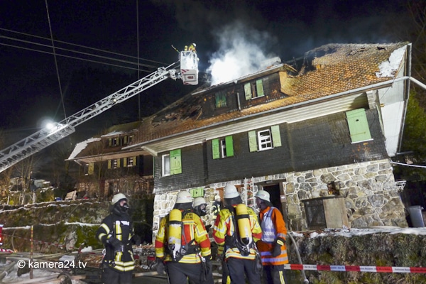 Brand_Feuerwehr_Einsatz_Wohnung_Verletzter Feuerwehrmann