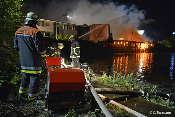 Hamburg_Feuer_Großbrand_Brand_Lagerhalle_II