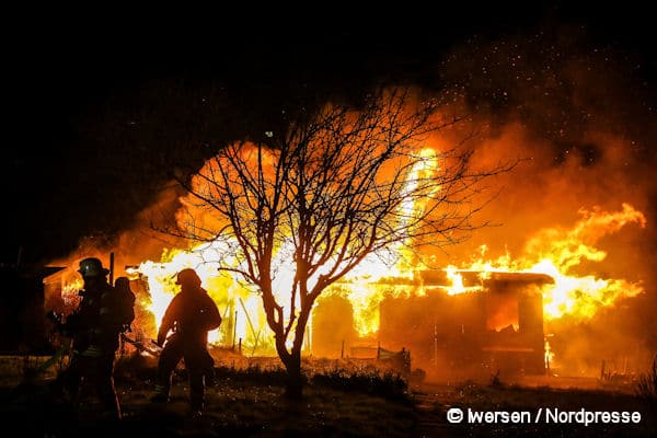 Feuer-gartenlaube-osbek
