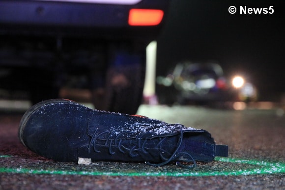 Am Montagabend (02.01.2017) kam ein Ford Galaxy von der A9 in Fahrtrichtung München auf Höhe Offenbau von der Fahrbahn ab. Die 14-jährige Beifahrerin wurde dabei aus dem Fahrzeug geschleudert. Sie war nicht angeschnallt. Foto: News5