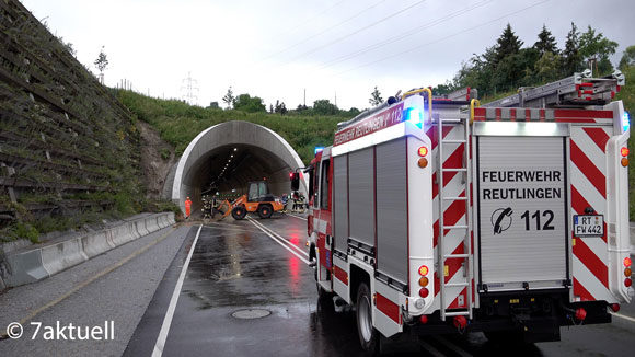 Feuerwehr vor Tunnel